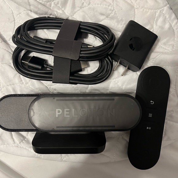 Peloton guide Black ai fitness Kit with Remote and Cables - Picture 1 of 2